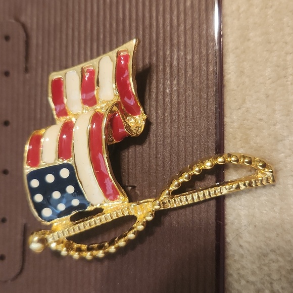 Premier Designs Pin - Picture 2 of 4